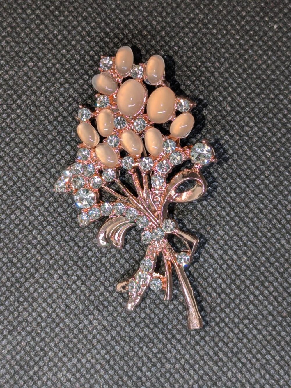 Brooch in rose gold tone, bouquet of flowers. NEW!